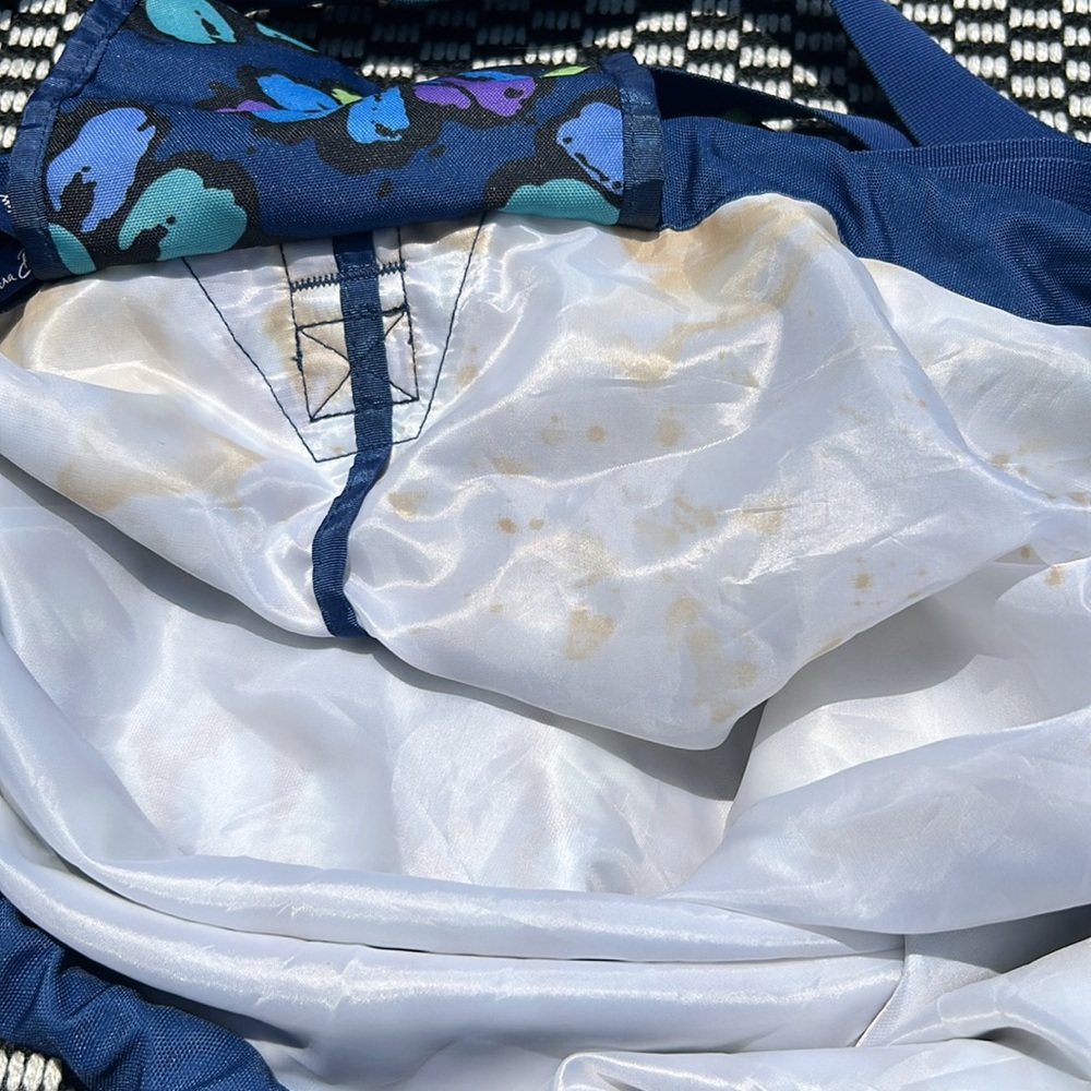 5 piece Vera Bradley travel set : Indigo Pop
Fall 2012 - Picture 9 of 14